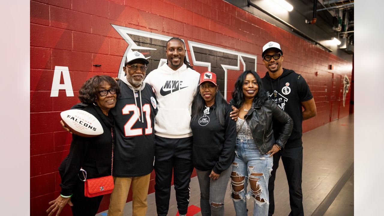 Atlanta Falcons fan named NFL's ultimate Fan of the Year, wins Super Bowl  trip