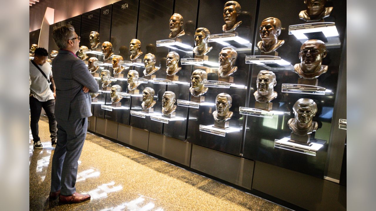 Bust room, The bust room at the Pro Football Hall of Fame i…