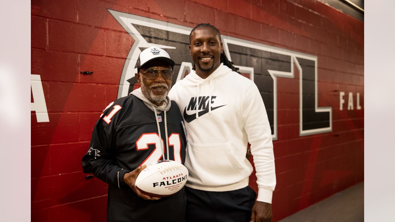 Calvin Ridley Autographed Atlanta Falcons 8x10 PF Sitting Celebration – The  Jersey Source