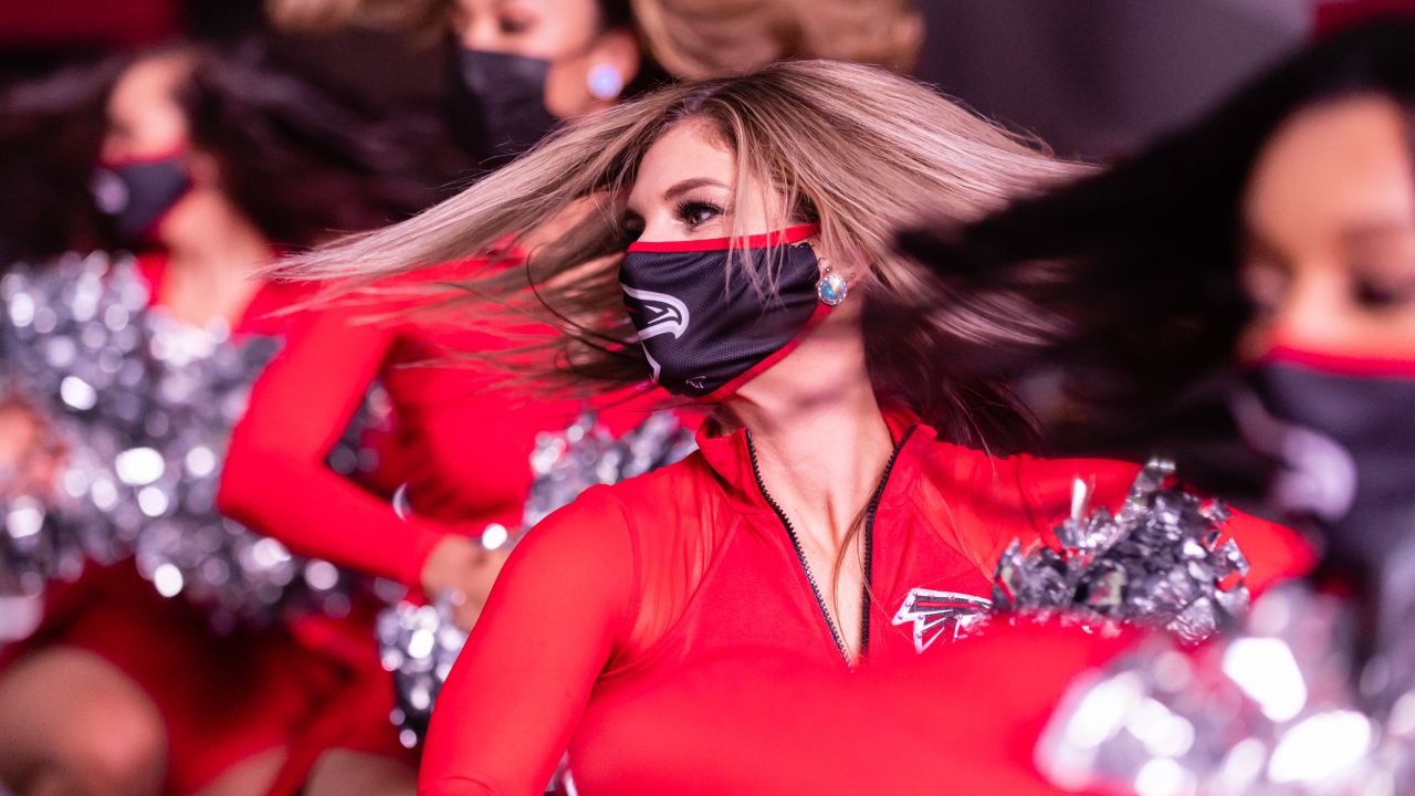 Atlanta Falcons cheerleader gets surprise wedding proposal at final game