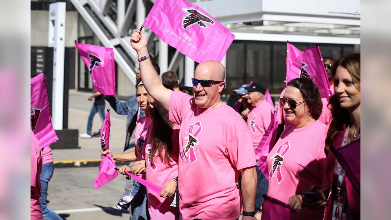 Peanuts Characters Atlanta Falcons In October We Wear Pink Shirt - Teespix  - Store Fashion LLC