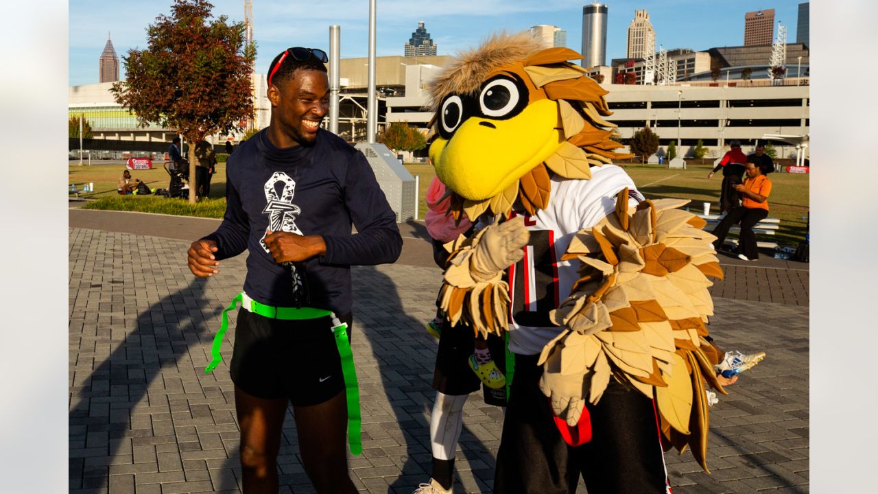 Atlanta Falcons on X: Congratulations to @AndreRoberts on winning the NFL  Salute to Service Award. STORY -    / X