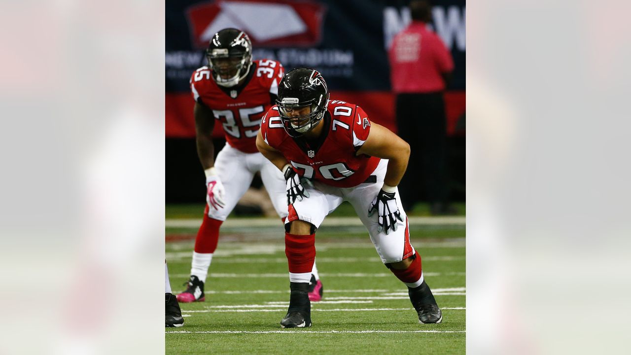 Jake Matthews of Atlanta Falcons faces cousin Clay Matthews