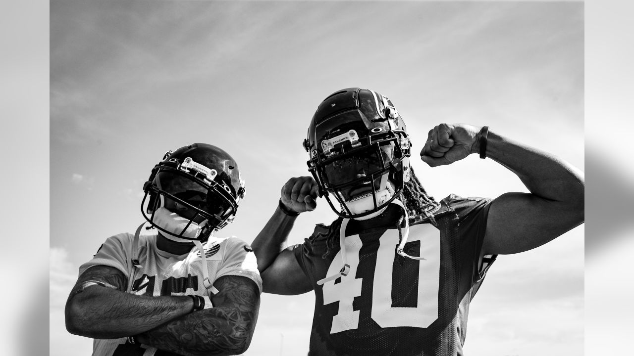 Atlanta Falcons wide receiver Mohamed Sanu (12) breaks for a drink during  an NFL football training camp practice, Tuesday, July 23, 2019, in Flowery  Branch, Ga. (AP Photo/Andrea Smith Stock Photo - Alamy