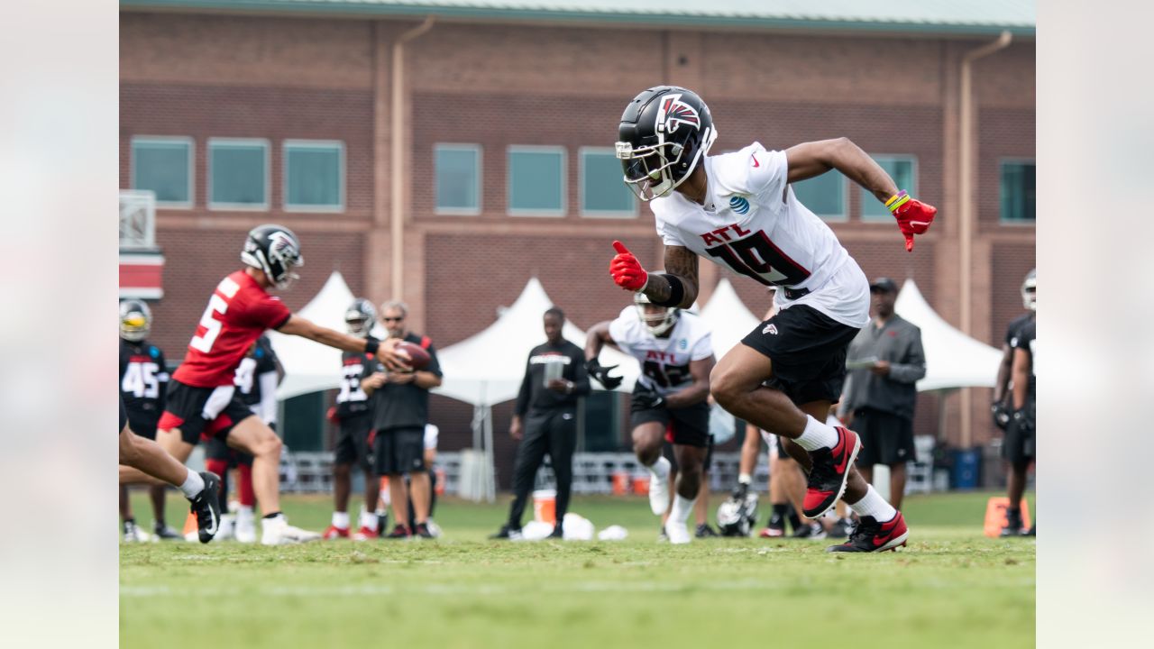 Deion Jones debuts new visor  2021 AT&T Training Camp Day 2