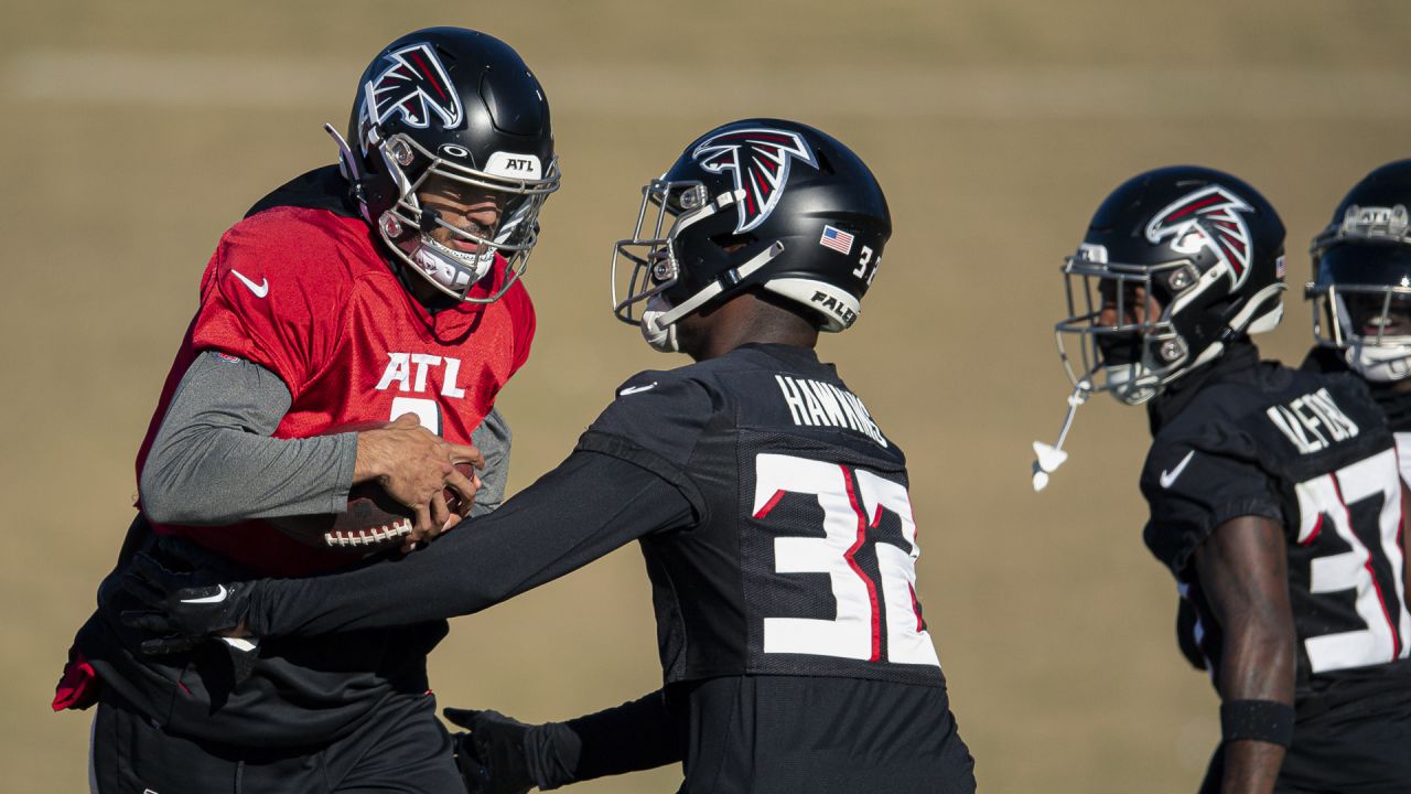 Shanna Lockwood/© 2022 Atlanta Falcons - Atlanta Falcons kicker Younghoe Koo  #7 during practice in Flowery Branch, Georgia, on …