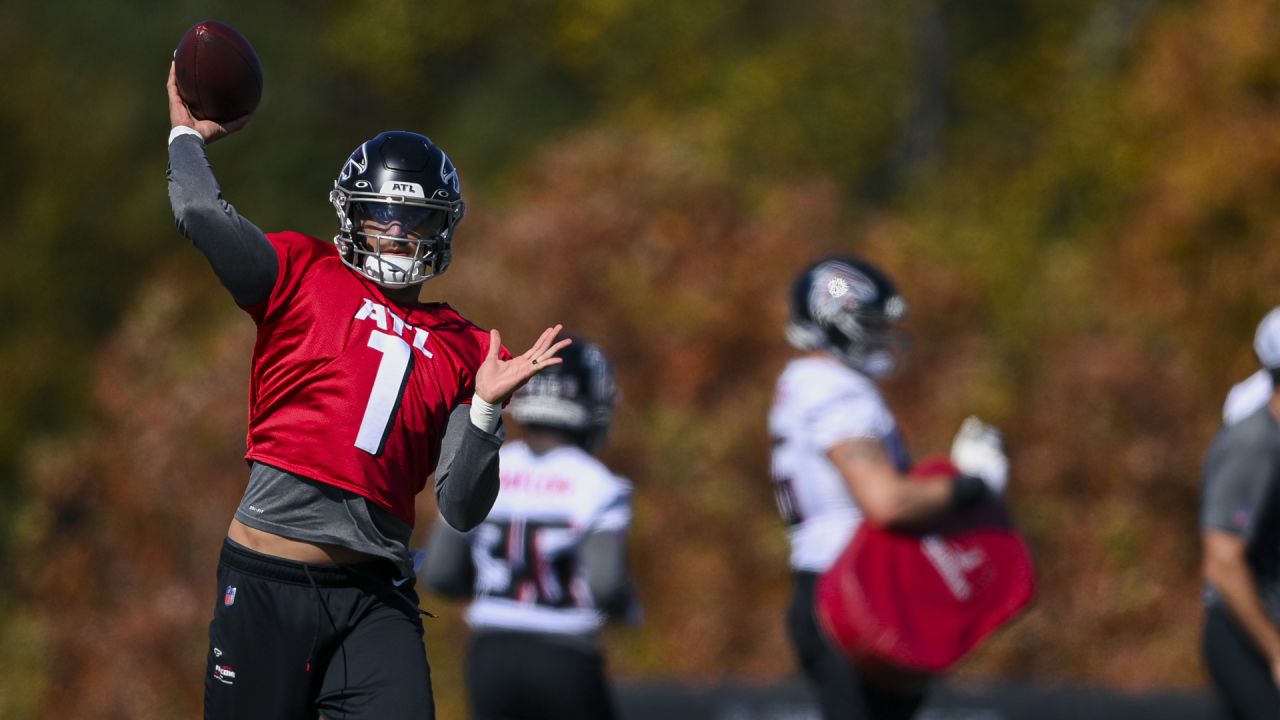 Avery Williams working with WRs at Falcons OTAs - The Falcoholic