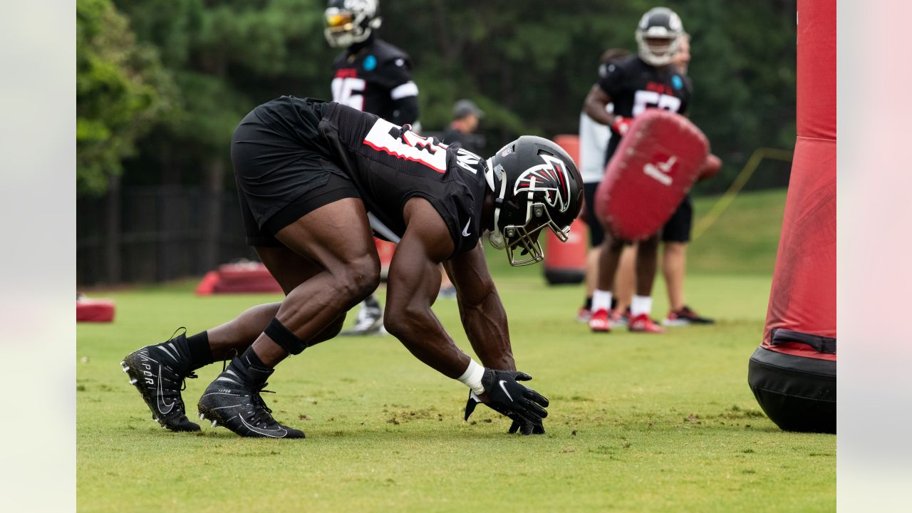 Deion Jones: 'getting back into the groove' at AT&T Training Camp