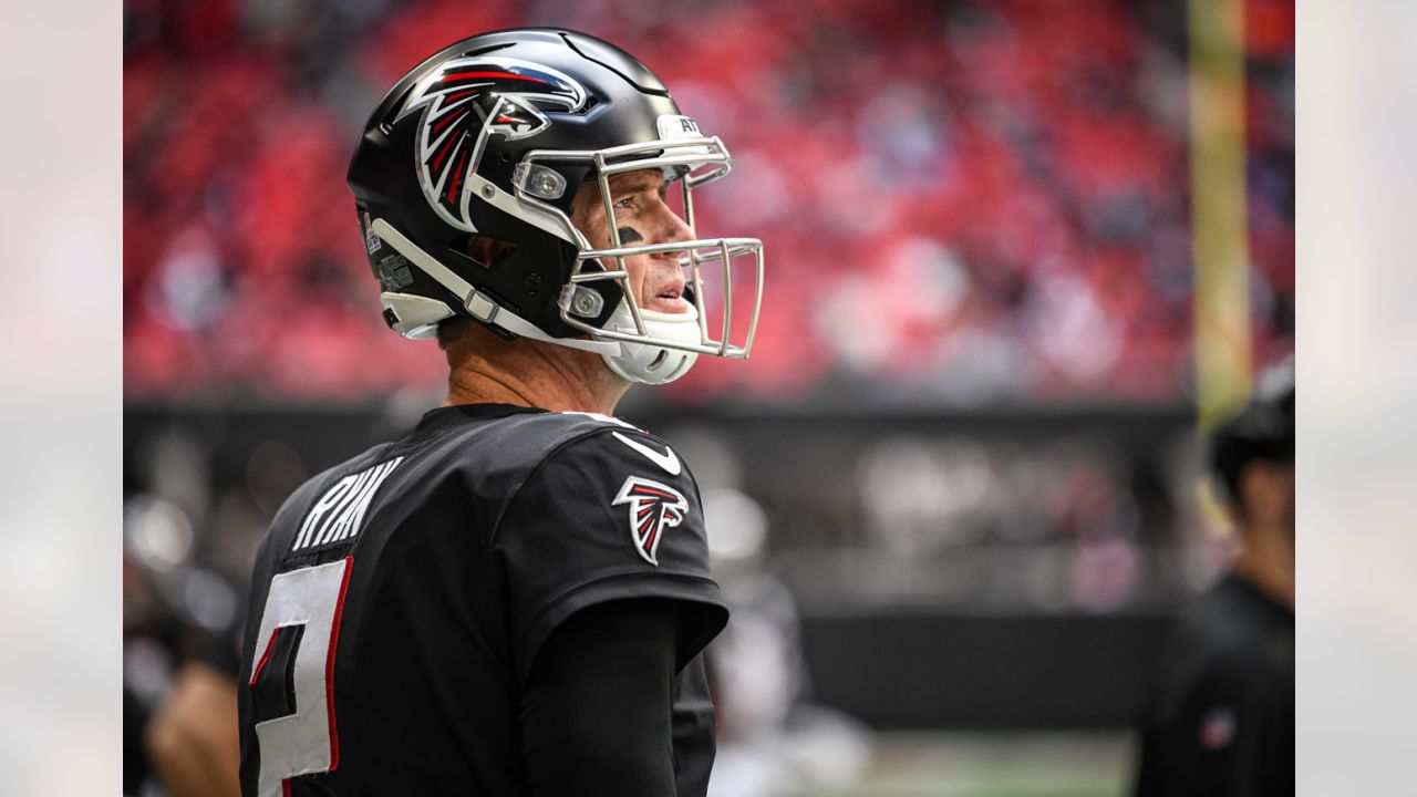 ATLANTA, GA - OCTOBER 31: Sam Darnold #14 of the Carolina Panthers warms  before the Week 8 NFL game between the Atlanta Falcons and the Carolina  Panthers on October 31, 2021 at