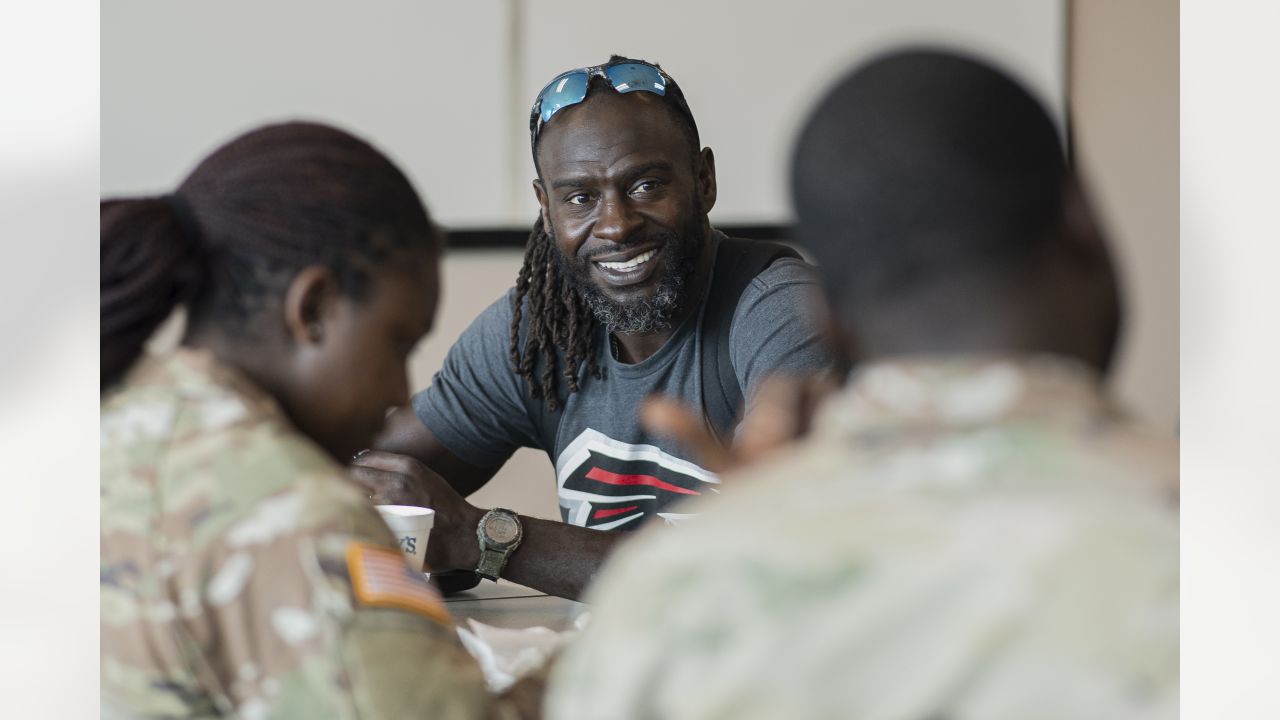 Falcons players and Legends visit Georgia National Guard