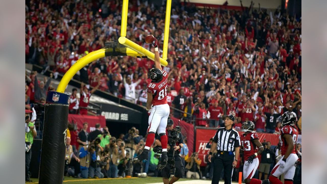 Was This The Final Time We Will Ever See Tony Gonzalez Dunk A Football?