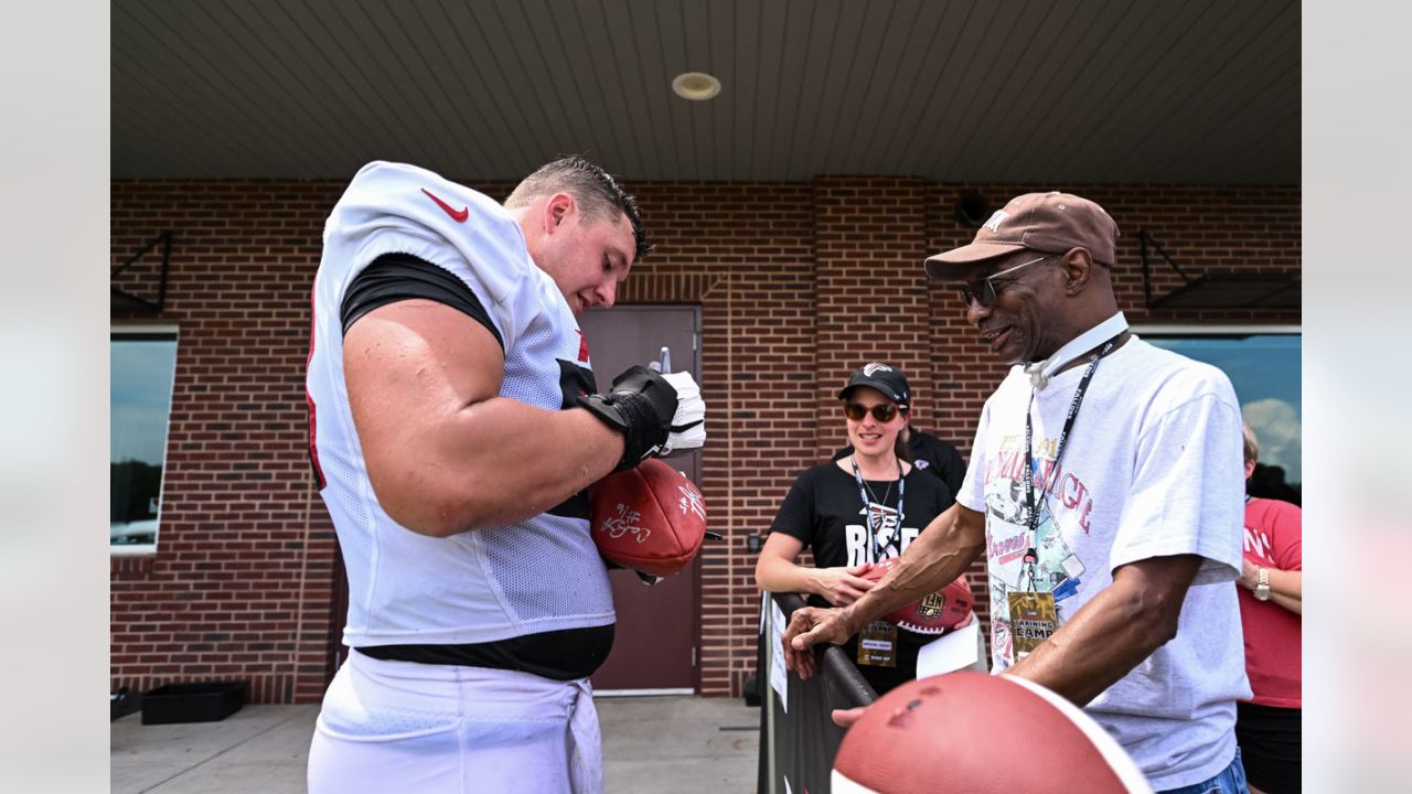 Walter Payton NFL Man of the Year nominee Chris Lindstrom surprises Best  Buddy with Super Bowl tickets