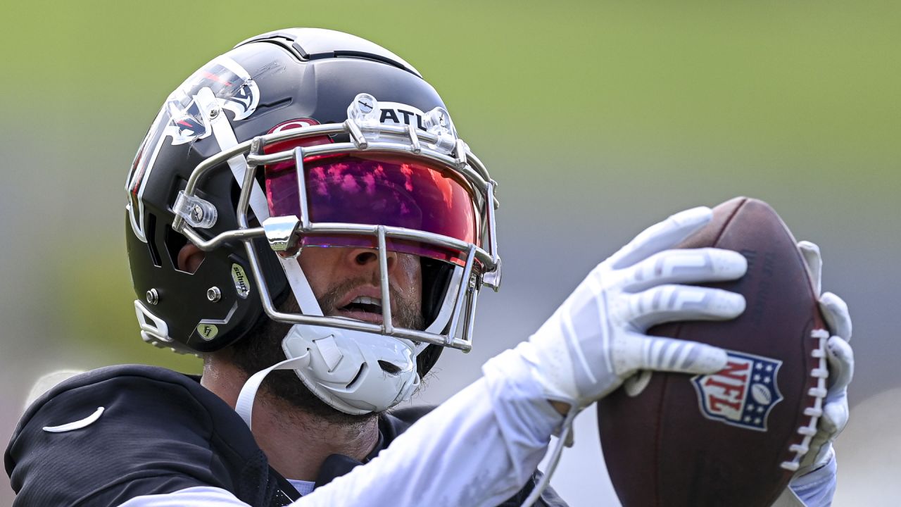 Shanna Lockwood/© 2022 Atlanta Falcons - Atlanta Falcons kicker Younghoe Koo  #7 during practice in Flowery Branch, Georgia, on …