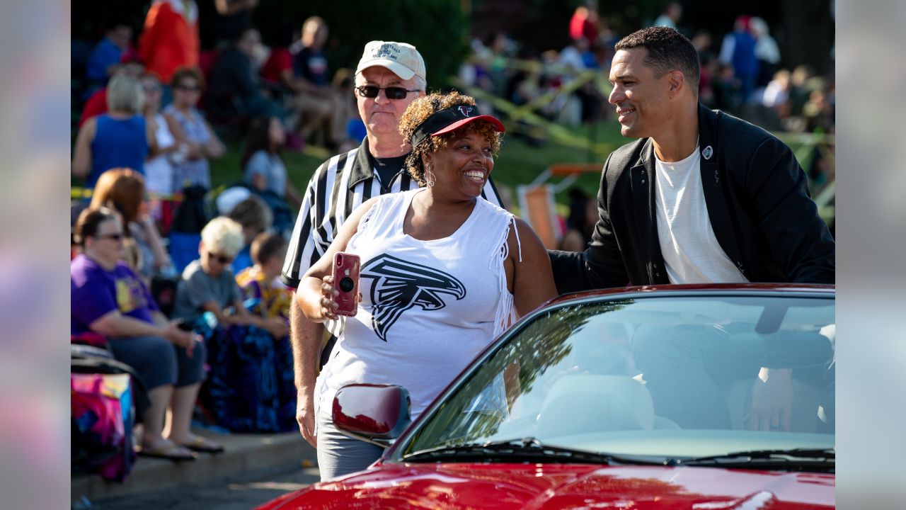 Tony Gonzalez saved someone's life by crashing into them at Candlestick  Park