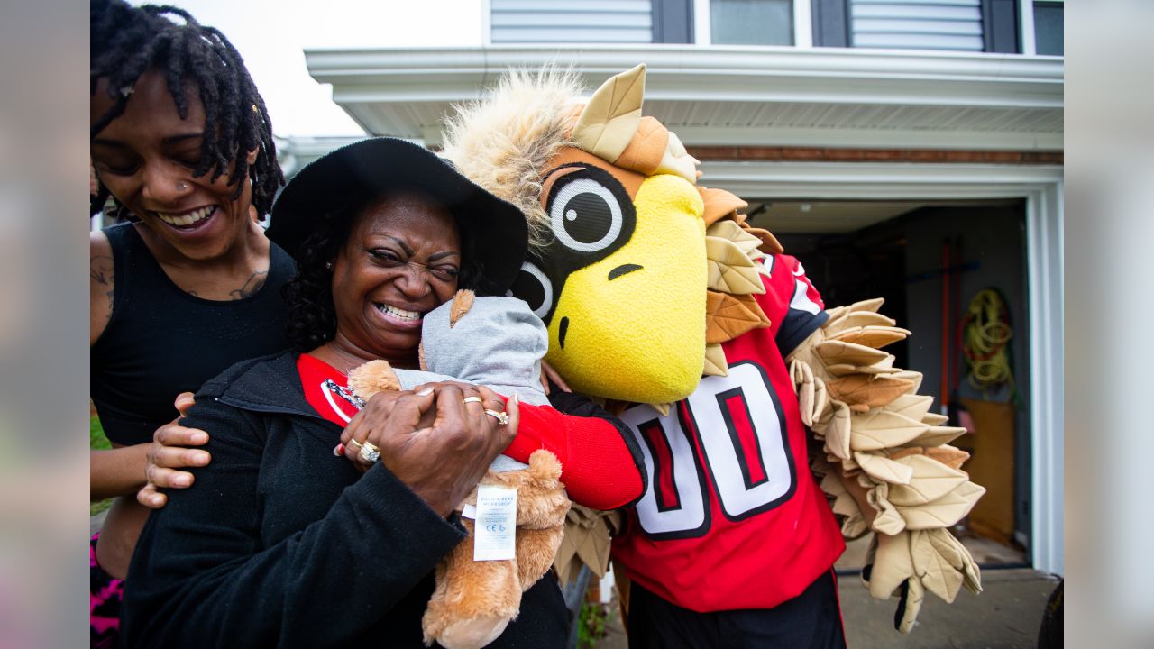 Freddie the Falcon surprises fans