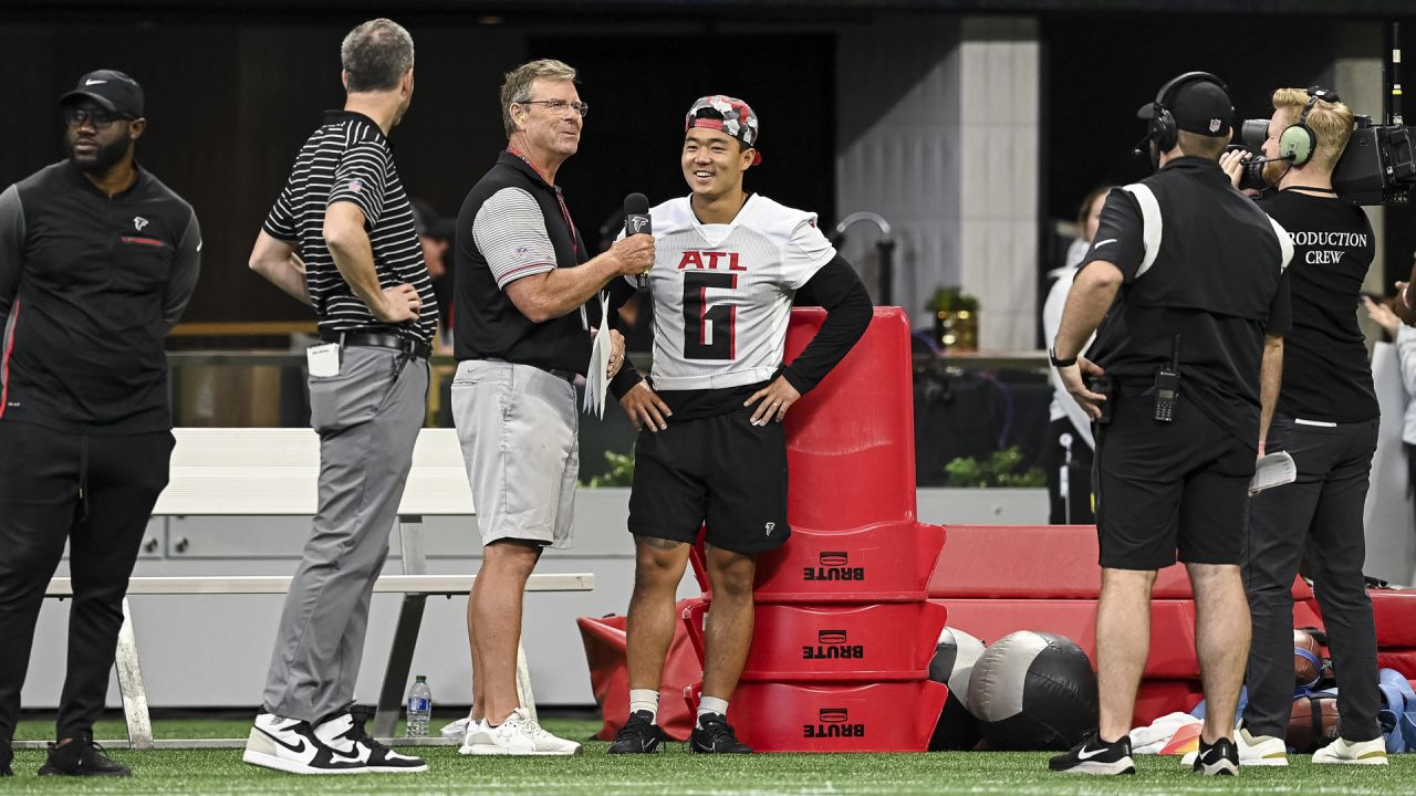 Atlanta Falcons turn up during open practice at Mercedes-Benz Stadium