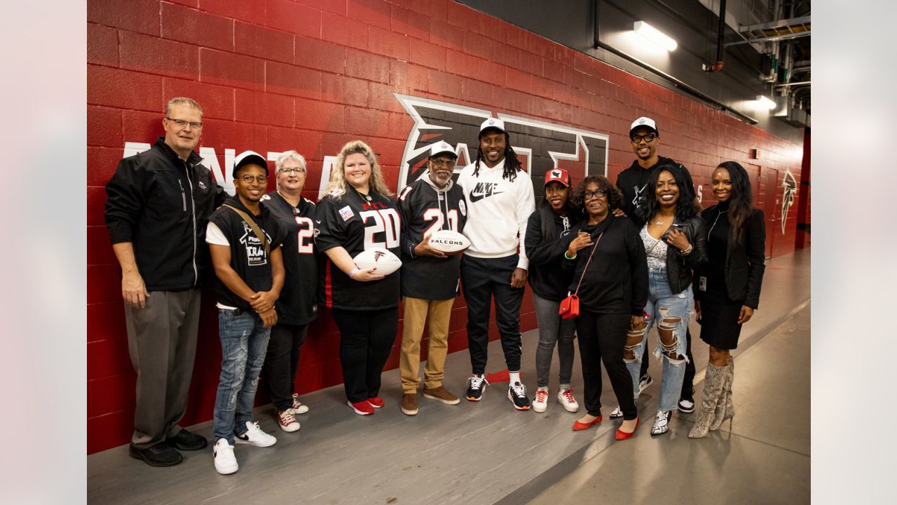 Falcons fan who's had season tickets for 50 years named NFL Fan of the Year  – WSB-TV Channel 2 - Atlanta