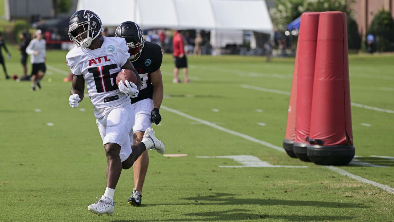 Atlanta Falcons safety Dean Marlowe (21) lines up during the second half of  an NFL football game against the Carolina Panthers, Sunday, Oct. 30, 2022,  in Atlanta. The Atlanta Falcons won 37-34. (