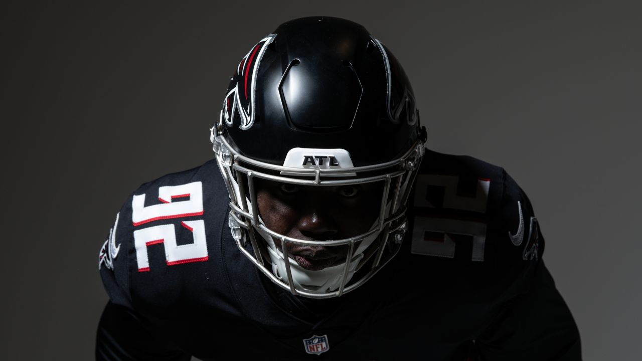 Atlanta Falcons outside linebacker Adetokunbo Ogundeji (92) works