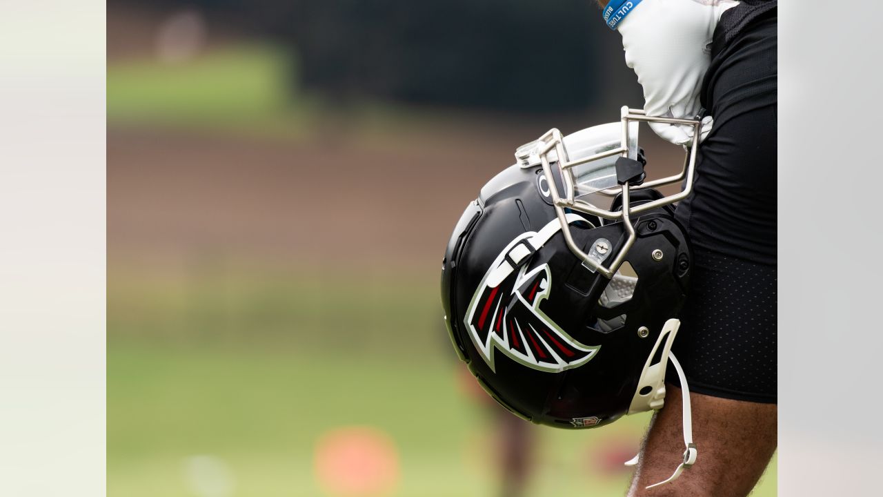 Deion Jones debuts new visor  2021 AT&T Training Camp Day 2