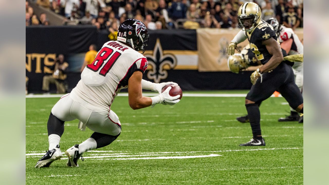 Atlanta Falcons tight end Austin Hooper (81) runs the ball after a