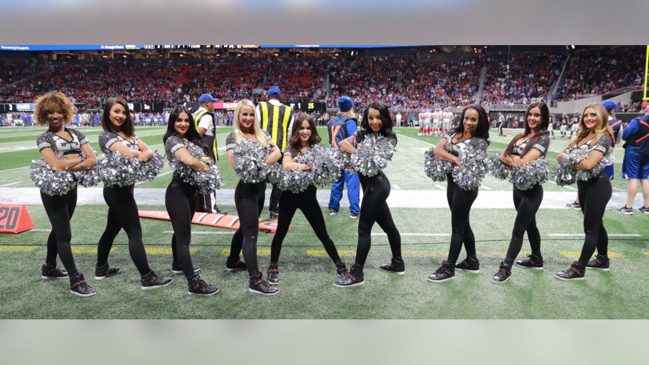 Cheerleaders On Gameday: New York Giants