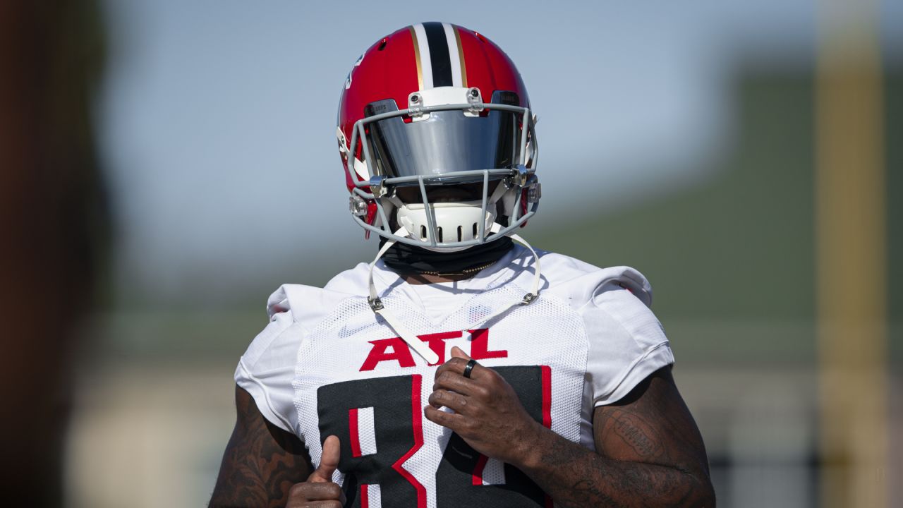 Atlanta Falcons running back Cordarrelle Patterson (84) talks to the media  following victory against the New York Jets in an NFL International Series  Stock Photo - Alamy