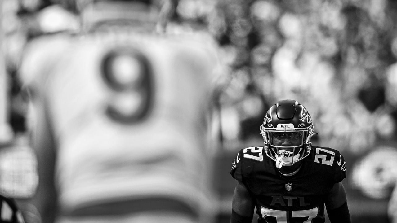 INGLEWOOD, CA - SEPTEMBER 18: Matthew Stafford #9 of the Rams during an NFL  game between the Atlanta Falcons and the Los Angeles Rams on September 18,  2022, at SoFi Stadium in