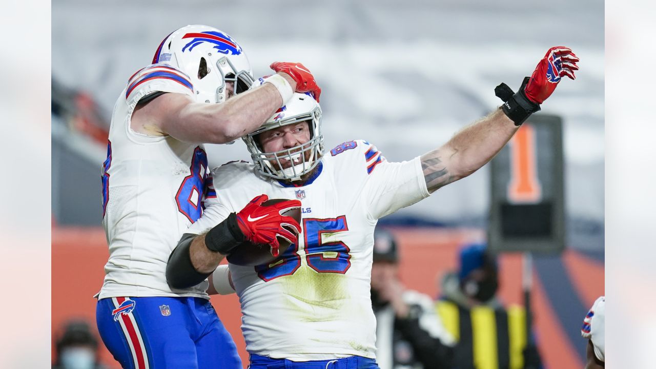 Buffalo Bills guard Ike Boettger (65) runs onto the field for an