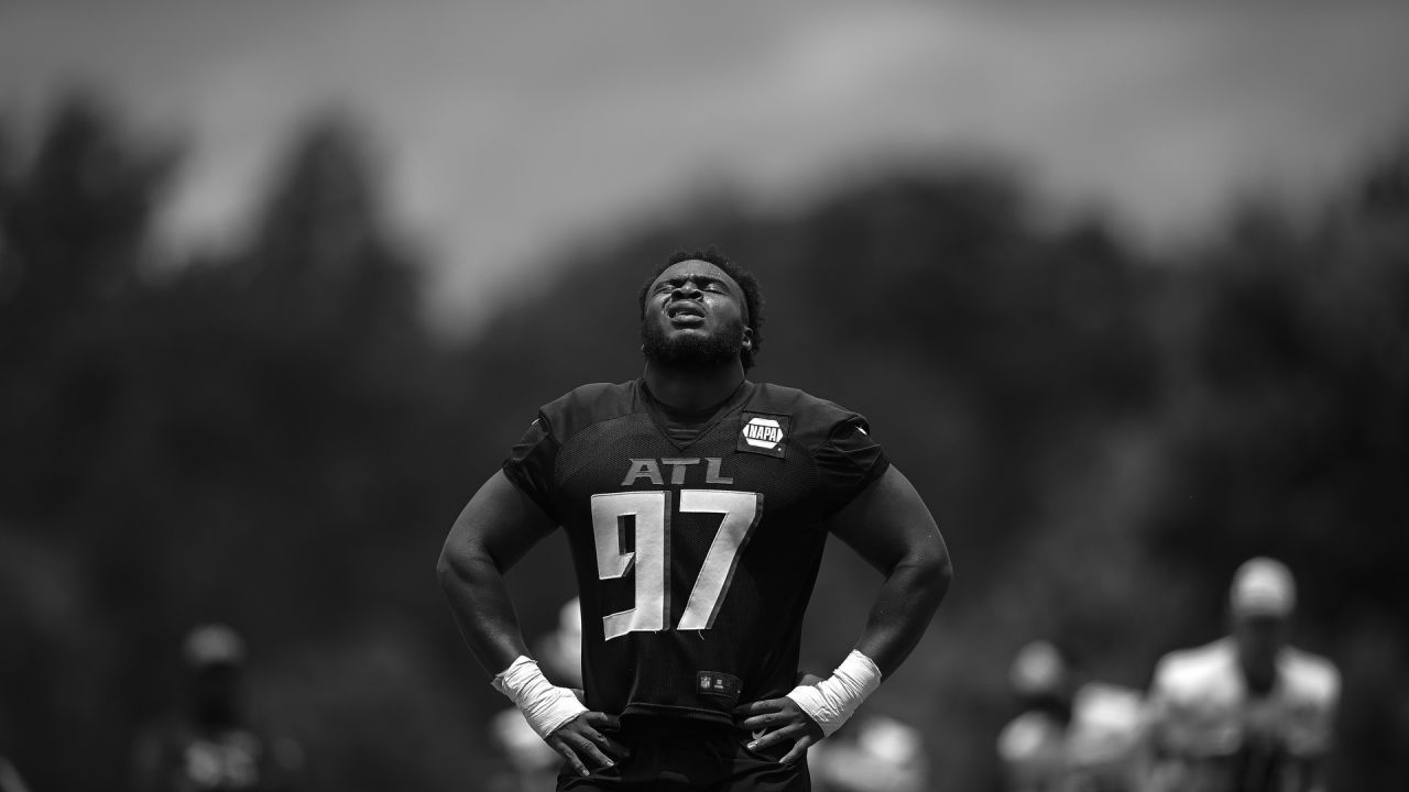 Atlanta Falcons offensive tackle Leroy Watson (72) works during