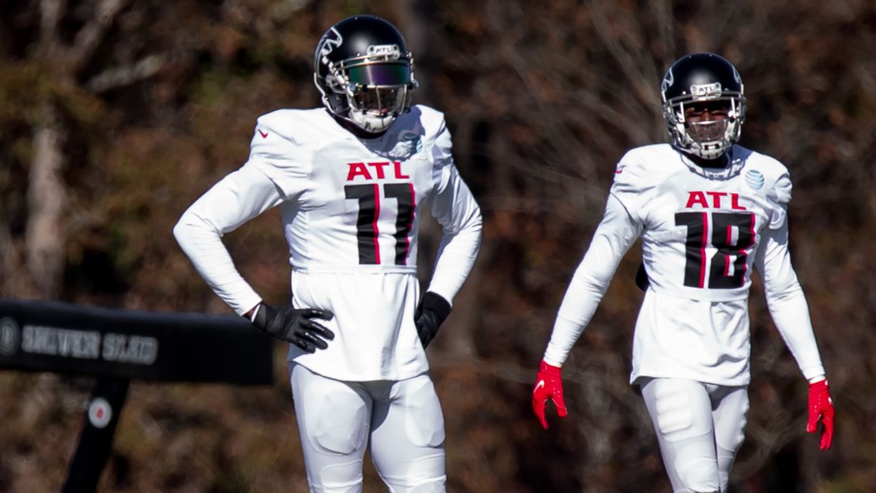 WR Julio Jones takes the field in new all-black Falcons uniform