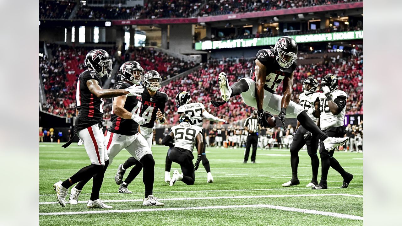 November 27, 2022: Atlanta Falcons celebrate after scoring a