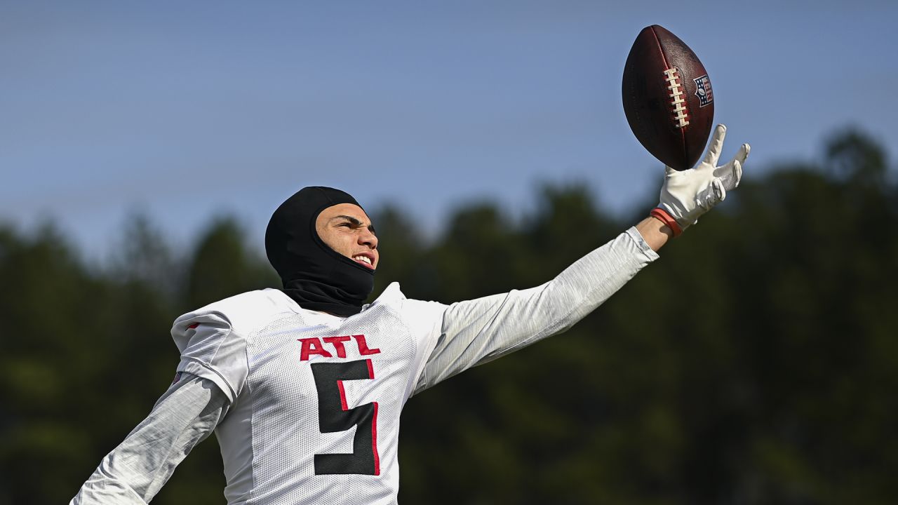 Atlanta Falcons wide receiver Damiere Byrd (14) runs through a drill during  the teams open practice in Atlanta, Ga. Monday, Aug. 15, 2022. (AP  Photo/Todd Kirkland Stock Photo - Alamy