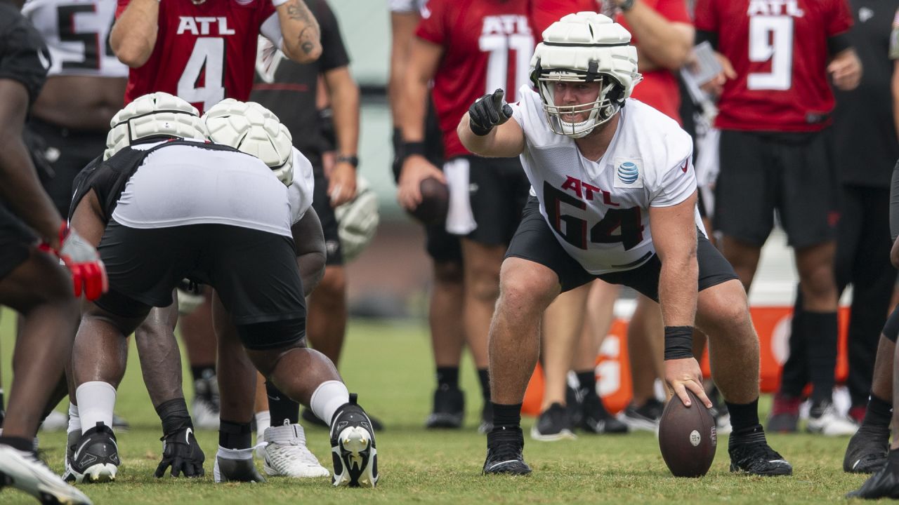 Atlanta Falcons rookie tight end Kyle Pitts (8) runs after a catch during  their NFL training camp football practice Saturday, July 31, 2021, in  Flowery Branch, Ga. (AP Photo/John Bazemore Stock Photo - Alamy