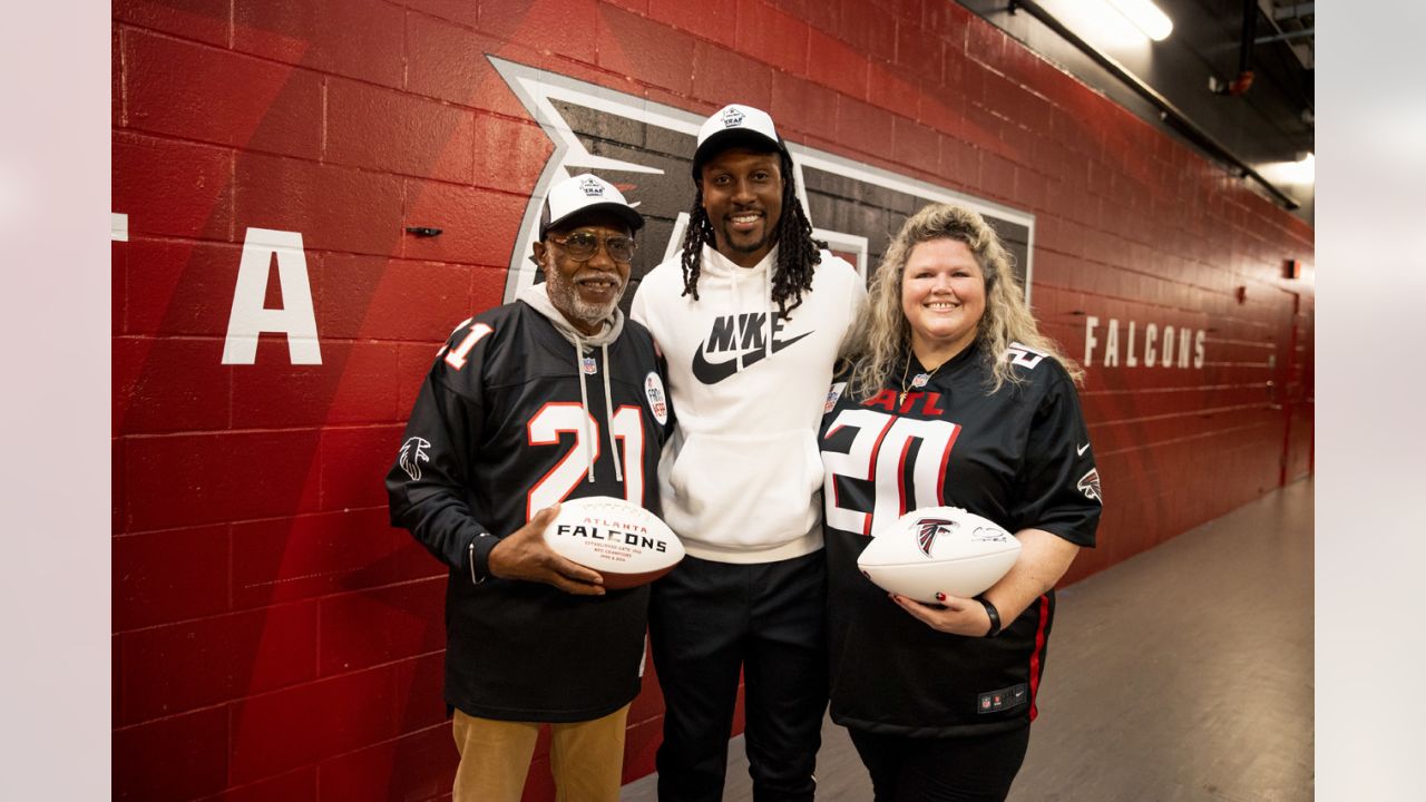 Falcons fan who's had season tickets for 50 years named NFL Fan of the Year  – WSB-TV Channel 2 - Atlanta