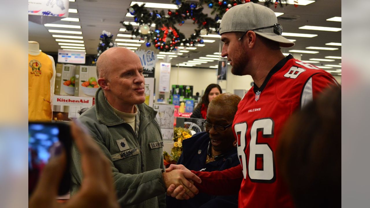 Heroes Meet Falcons During Visit to Dobbins ARB