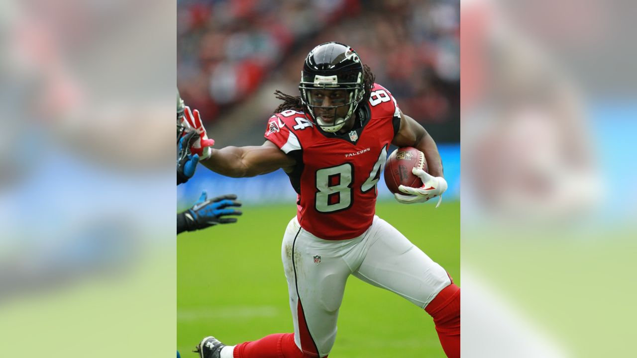 Atlanta Falcons wide receiver Roddy White (84) brings in a catch for a  first down during the first half of the NFC Championship game at the  Georgia Dome in Atlanta on January