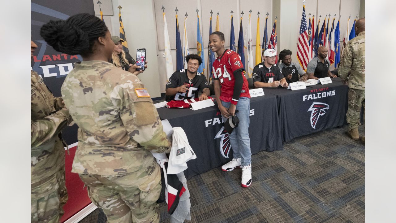 Falcons players and Legends visit Georgia National Guard