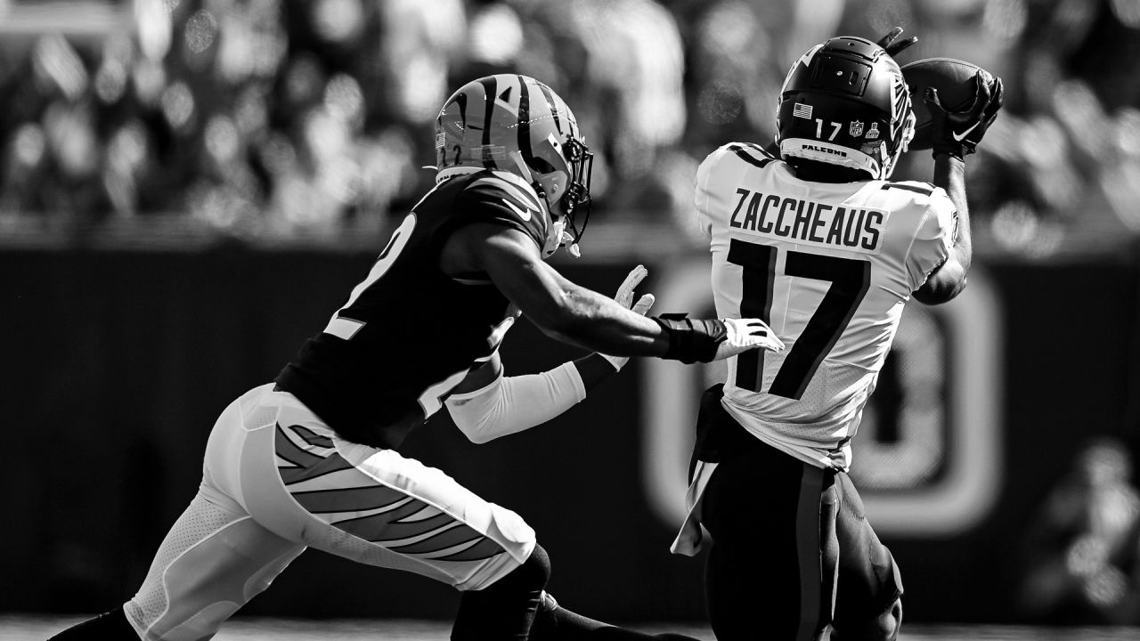 CINCINNATI, OH - OCTOBER 23: Atlanta Falcons quarterback Marcus Mariota (1)  looks to pass during the game against the Atlanta Falcons and the  Cincinnati Bengals on October 23, 2022, at Paycor Stadium