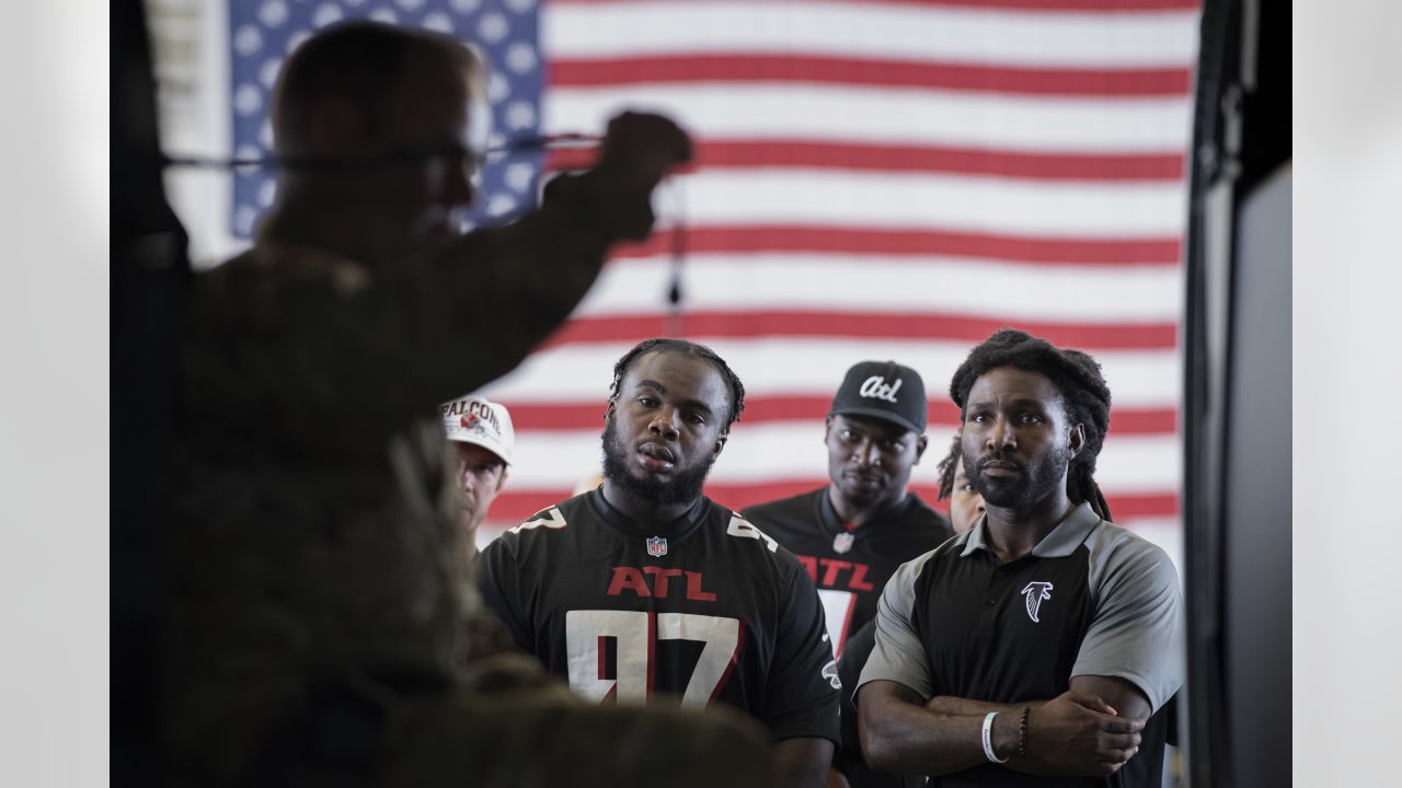 Falcons players and Legends visit Georgia National Guard