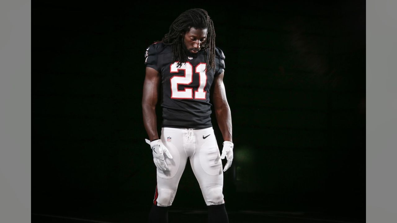 Behind-the-Scenes: Falcons Throwback Jersey Shoot