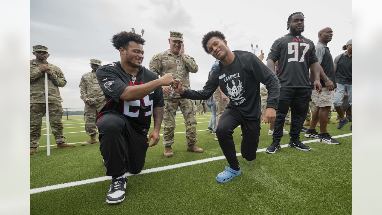 Falcons players and Legends visit Georgia National Guard