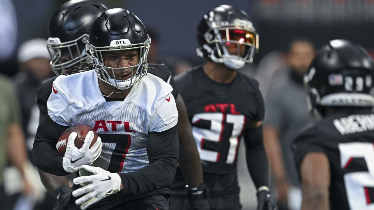 Falcons to continue splitting carries between first-round pick Bijan  Robinson, RB Tyler Allgeier, per report 