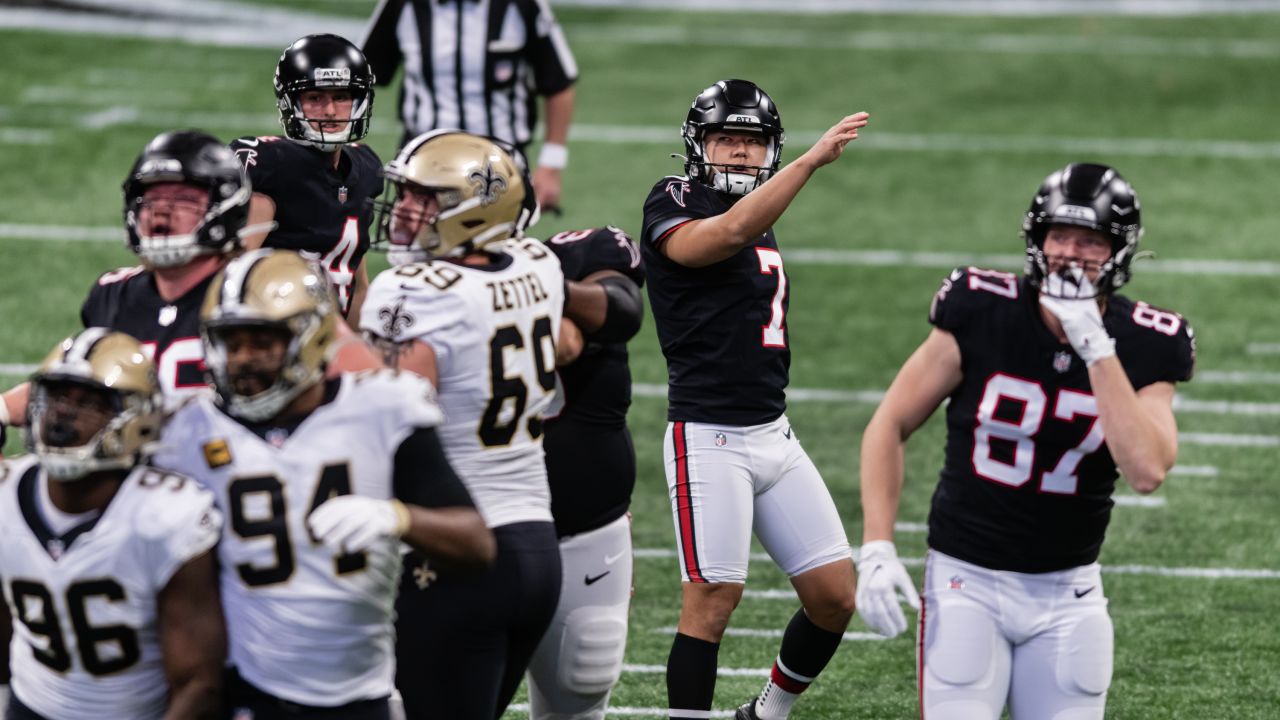 Atlanta Falcons punter Sterling Hofrichter (4) watches his kick during an  NFL football game against the Los Angeles Chargers, Sunday, December 13,  2020, in Inglewood, Calif. (AP Photo/Peter Joneleit Stock Photo - Alamy