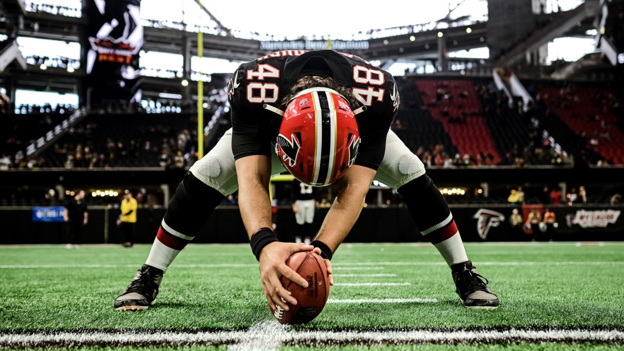 Atlanta Falcons place kicker Younghoe Koo (7) celebrates with Atlanta  Falcons long snapper Liam McCullough (48) after Koo's field goal against  the Chicago Bears during the second half of an NFL football