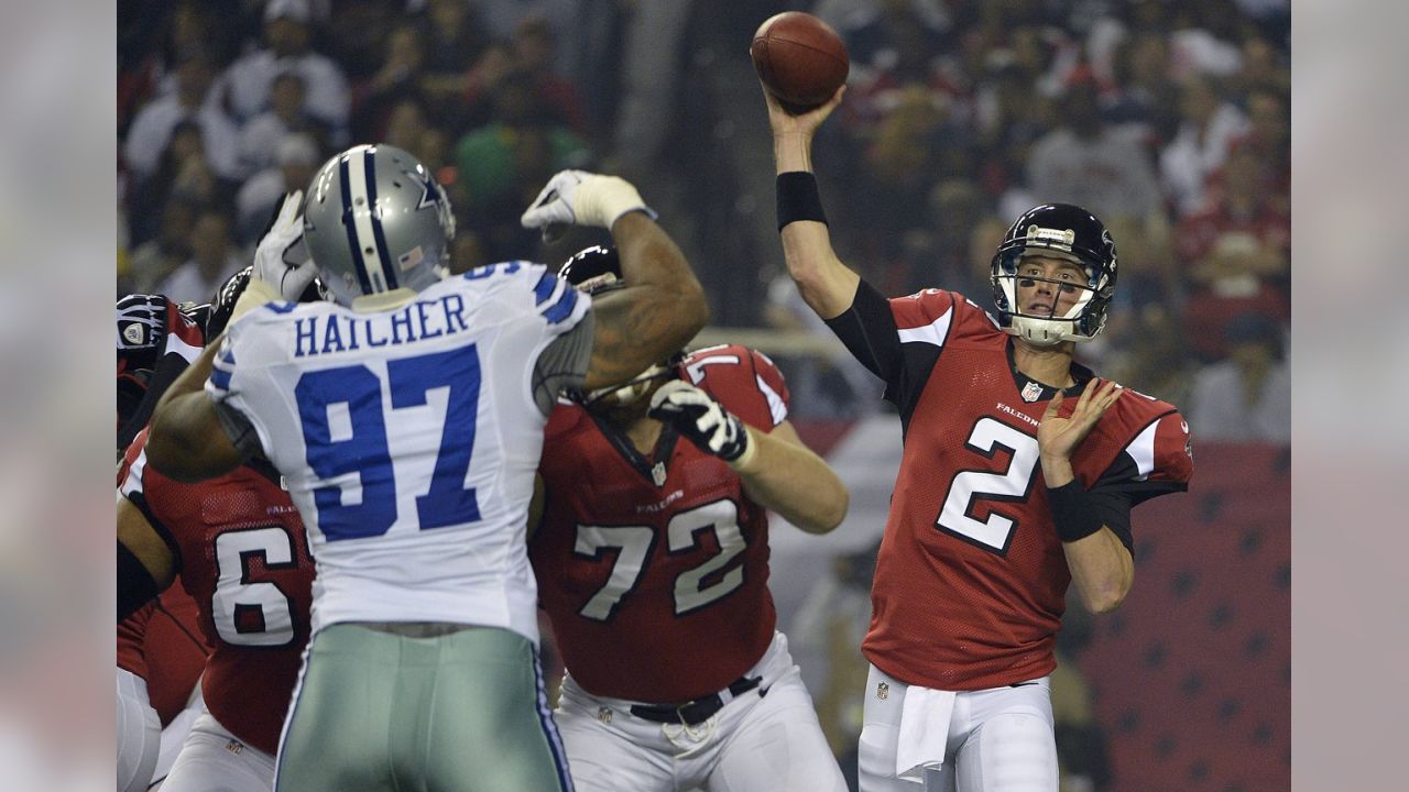 Atlanta Falcons wide receiver Julio Jones (11) celebrates his touchdown  with teammates Roddy White (84) and Jason Snelling during the first half of  the NFC Championship game agains the San Francisco 49ers