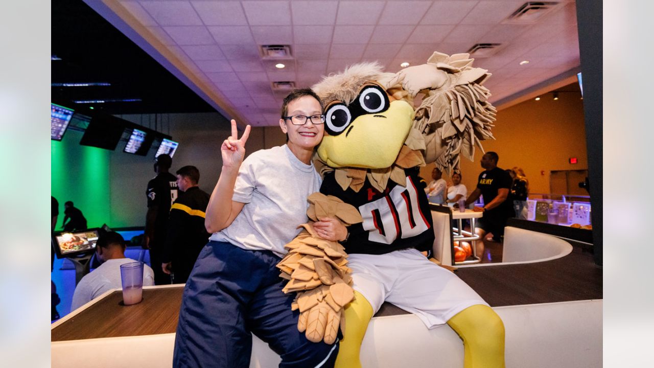 November 6, 2022, Atlanta, Georgia, USA: Atlanta Falcons mascot Freddie is  seen at the game against