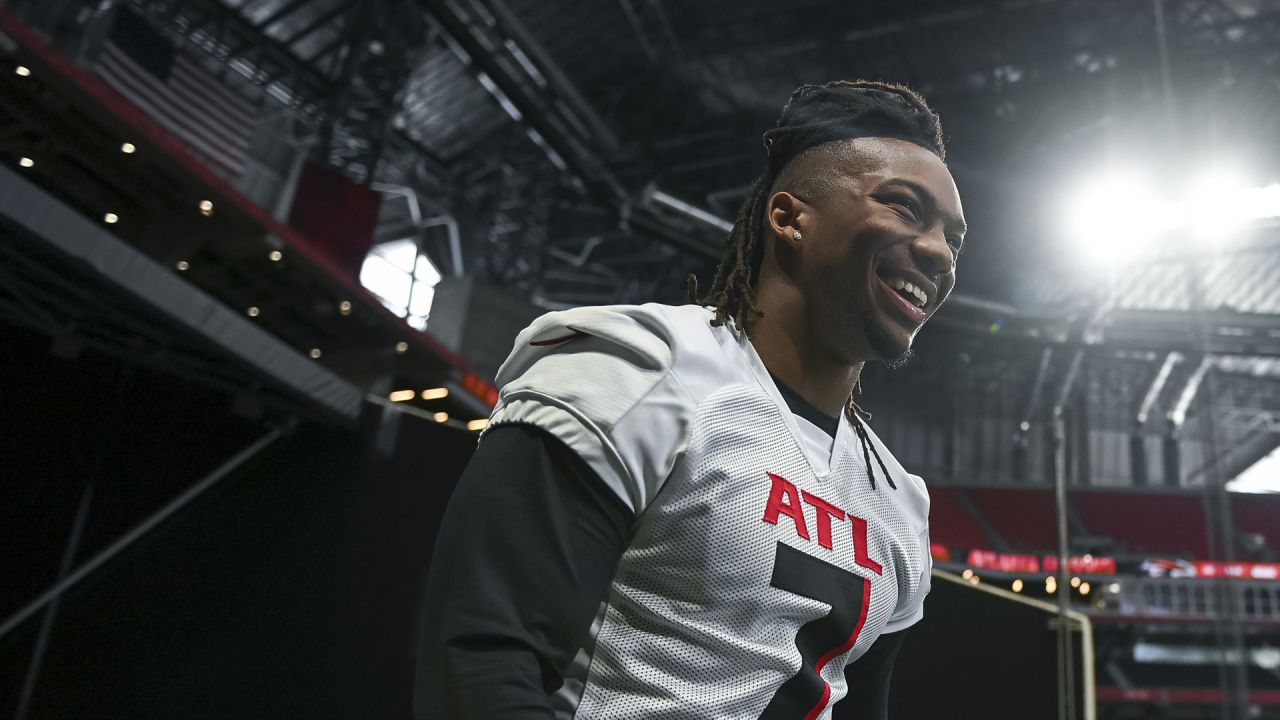 Falcons unveil Bijan Robinson's jersey number