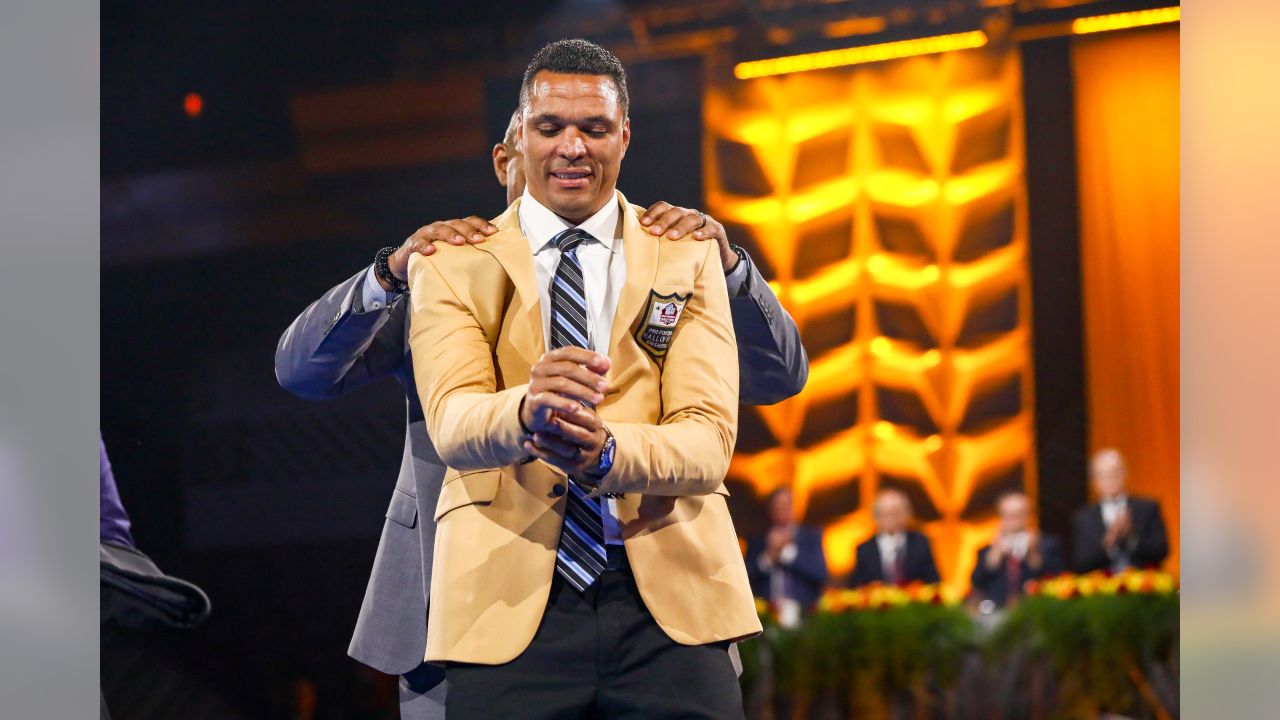 Golden Gonzalez  Falcons legend Tony Gonzalez receives Pro