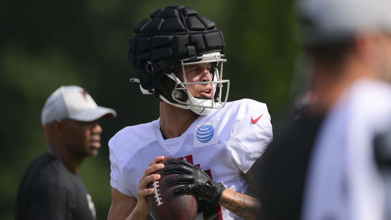 Camp report: A heavier DeAngelo Malone focused on technique, Marcus  Mariota, Feleipe Franks, Cordarrelle Patterson and more from Falcons  practice